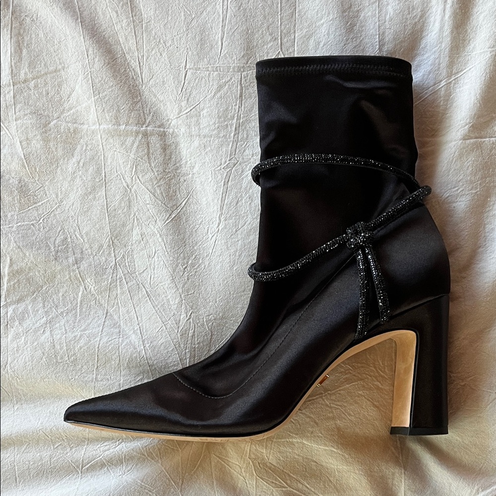 Badgley Mischka Elegant Black Heeled Boots